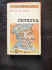 CETATEA - ISMAIL KADARE foto