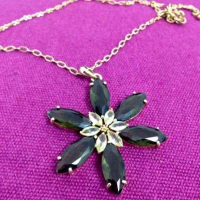 Colier PLACAT CU AUR 18K si Swarovski - Pandantiv martisor foto