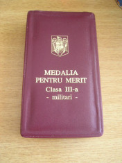 MCD - DECORATIE MILITARA - MEDALIA PENTRU MERIT CLASA III + BONUS!!!! foto