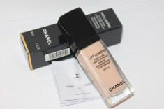 Fond de ten Chanel Lift Lumiere Machiaj Lichid Rezistenta Fara Cusur SPF15 foto