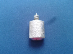 VINTAGE Sticluta de parfum miniatura h= 6.5 cm - are un sfert parfum in ea foto