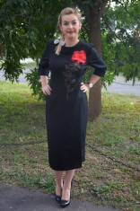 Rochie neagra cu maneci trei-sferturi prevazuta cu broderie foto
