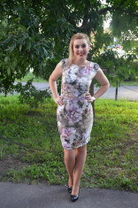 Rochie de zi, imprimeu floral multicolor, model cambrat pe corp foto