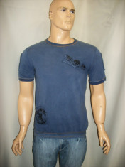 Tricou barbatesc bleumarin, model casual, cu design simplist foto