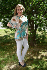 Bluza moderna, tinereasca, nuanta bej-turcoaz, cu maneci largi foto