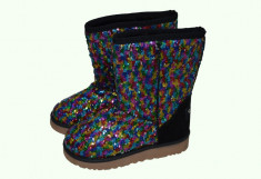 Gheata UGG fashion, nuanta de multicolor, paiete aplicate foto