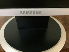 MONITOR LCD SAMSUNG 19 INCI foto