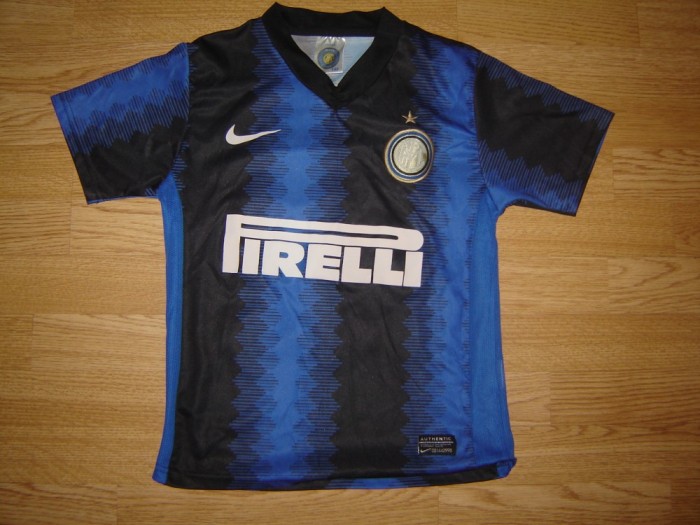 Tricou FC Internazionale Milano nr 22 Milito - marimea 104 stare buna
