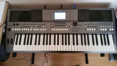 YAMAHA PSR S670 foto