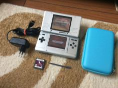 Nintendo DS + Husa protectie + 2 jocuri + stilou + incarcator foto