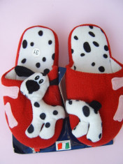 Papuci pufosi dalmatian, nr 31, 19 cm la interior, NOI, interesanti, latra :) foto