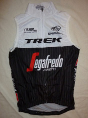 Vesta windstopper TREK Segafredo noua antivant foto