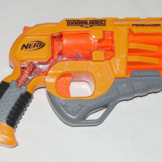 Pistol NERF Doomlands Persuader cu 4 tevi