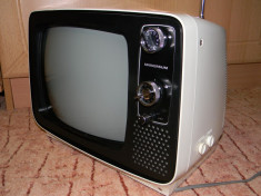 Televizor vechi vintage retro din anii &amp;#039;70 marca Universum alb-negru functional foto