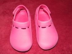 Papucei, botosei tip crocs, Decathlon, ideali piscina, inot, marimea 22-24 foto
