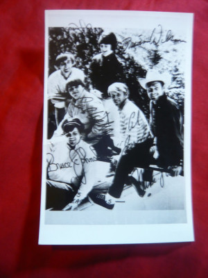 Fotografie- Formatia Rock Beach Boys SUA cu autografe , dim.= 9x 13,8 cm foto