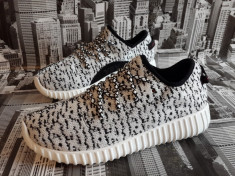 Adidasi Adidas Yeezy Boost 350 foto