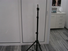 Suport tripod pentru manechin coafor foto