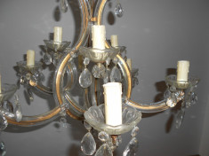 Candelabru cu brate si cristale, lampa de tavan, frumoasa si originala. foto
