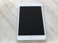 iPad Mini 2 Retina Display 16GB White IMPECABIL , original , FULL - 749 RON ! foto