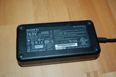 INCARCATOR LAPTOP SONY VAIO 19.5V 7.7A 150W MODEL VGP-AC19V54 MUFA CU PINI foto