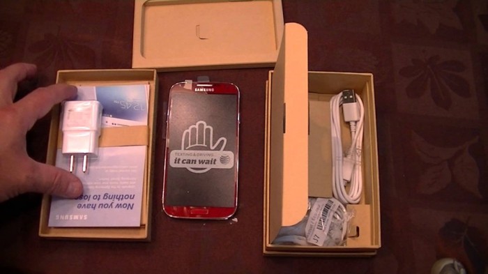 Samsung Galaxy S4 I9500 alb negru nou in cutie foto mare Samsung Galaxy S4 I9500 alb negru nou in cutie foto mare