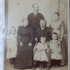 FOTOGRAFIE VECHE DE CABINET - 3 GENERATII - FAMILIE NUMEROASA - DATATA 1893