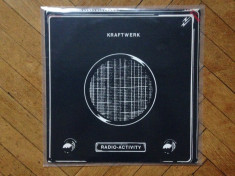 KRAFTWERK - Radio-Activity ( VINIL / VINYL ) foto