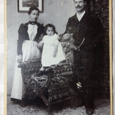 FOTOGRAFIE VECHE DE CABINET - TANARA FAMILIE - SFARSIT DE 1800 INCEPUT DE 1900