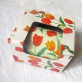 Cana de ceai cu infuzor cu capac flori lalele rosii galbene cadou - NOU in cutie Cana de ceai cu infuzor cu capac flori lalele rosii galbene cadou - NOU in cutie