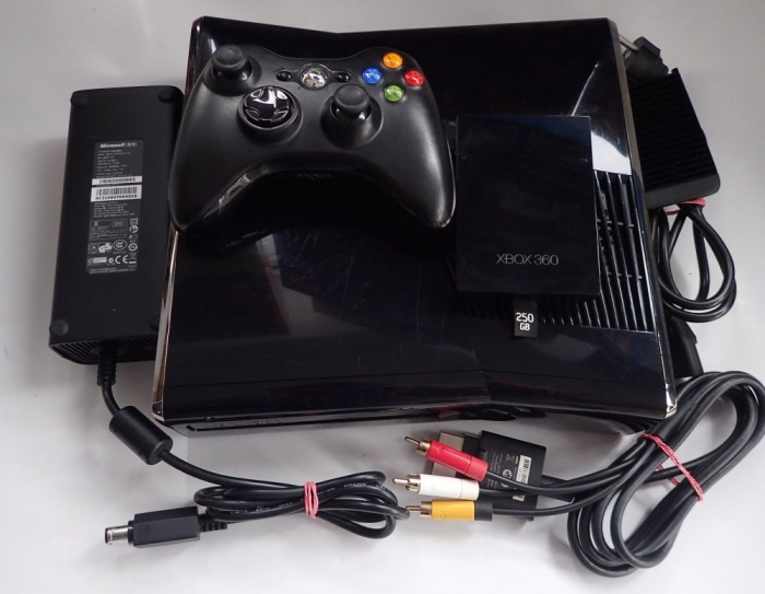 Microsoft XBOX360 Slim 250GB modat dvd jocuri online 