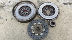 Kit ambreiaj cu volanta masa dubla BMW E46 320D 136CP foto