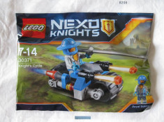 LEGO 30371 - NEXO KNIGHTS CYCLE WITH ROYAL SOLDIER foto