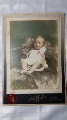 FOTOGRAFIE VECHE DE CABINET - BEBE - SFARSITUL ANILOR 1800 ,INCEPUT DE 1900 foto