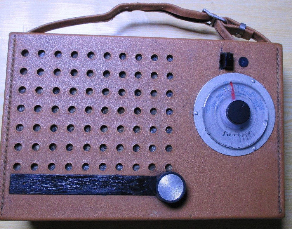 Primul radio vechi romanesc portabil electronica anii 60 Turist e  functional | arhiva Okazii.ro