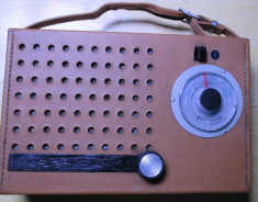 radio vechi romanesc Electronica de colectie vintage anii 60 Turist functional foto