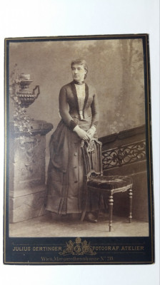 FOTOGRAFIE VECHE DE CABINET - MODA ANILOR 1800 - DATATA 1887 - FORMAT 16 X 11 CM foto