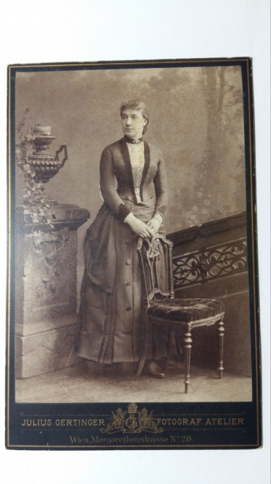 FOTOGRAFIE VECHE DE CABINET - MODA ANILOR 1800 - DATATA 1887 - FORMAT 16 X 11 CM
