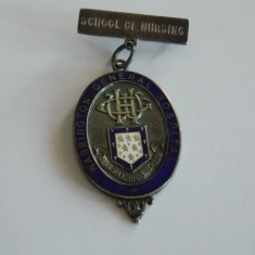 Insigna de argint -1950 -scoala de asistente Anglia - 469