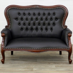 SOFA CHESTERFIELD DIN LEMN DE MAHON CU TAPITERIE NEAGRA foto