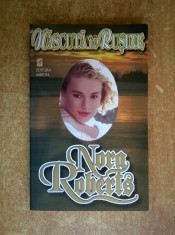 Nora Roberts - Nascuta in rusine foto