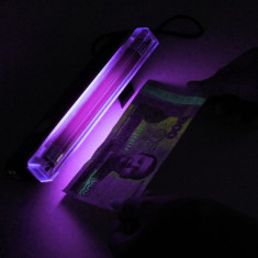 Lampa portabila UV, detector valuta foto