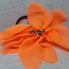 Elastic par tip floare, cu fundita din plastic, culoare portocaliu aprins