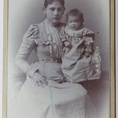 FOTOGRAFIE VECHE - FORMAT CDV - MAMA SI COPILUL - MODA SFARSIT DE SECOL XIX