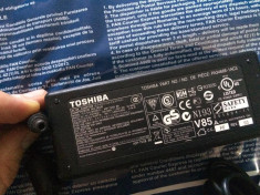 Alimentator incarcator laptop Toshiba 19v 3.95A 75W Original foto