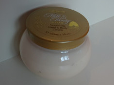Crema hranitoare pt maini si corp Milk &amp;amp; Honey Gold - 250 ml - Produs oriflame foto