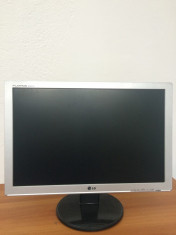 Monitor LCD LG Flatron 22&amp;quot; W2242PK-SS, GRAD A, 1680 x 1050 Widescreen, 5ms, VGA foto