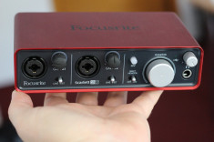 Focusrite Scarlet 2i2 foto