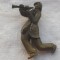 Brosa Rusia 1900 Muzicant Trompetist executata manual in alama Vintage