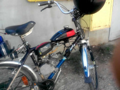 bicicleta cu motor foto